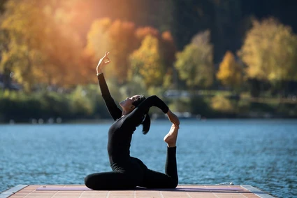 Schließen Sie sich uns an für eine Vinyasa Yoga Stunde am Gardasee